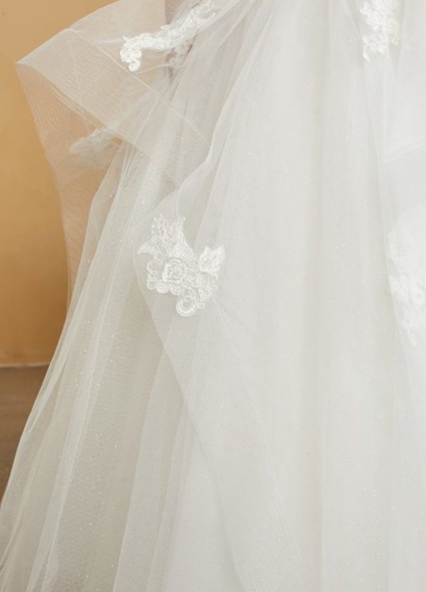 Lovely illusion neckline lace bodice with a beautiful beaded sash - Image 6